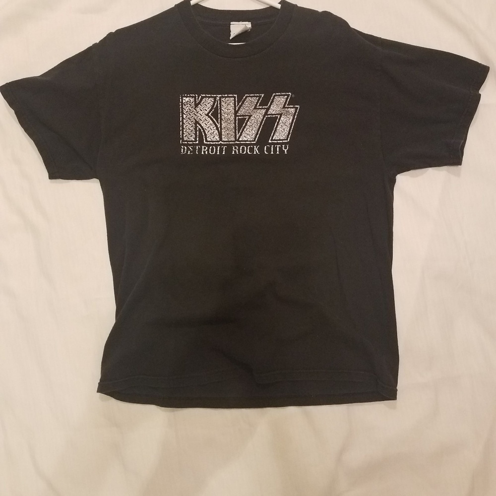 Authentic KISS t-shirt, no rips tears or damage.